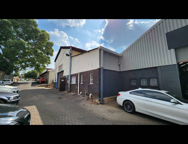 450M² WAREHOUSE TO LET IN EASTLEIGH
